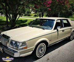 1987 Lincoln Continental w/Very Low Miles