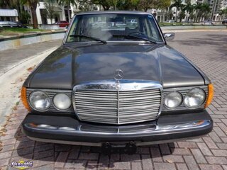 1977 Mercedes-Benz 300D W123 Sedan