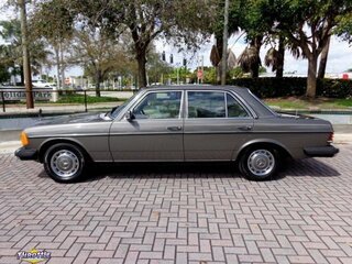 1977 Mercedes-Benz 300D W123 Sedan